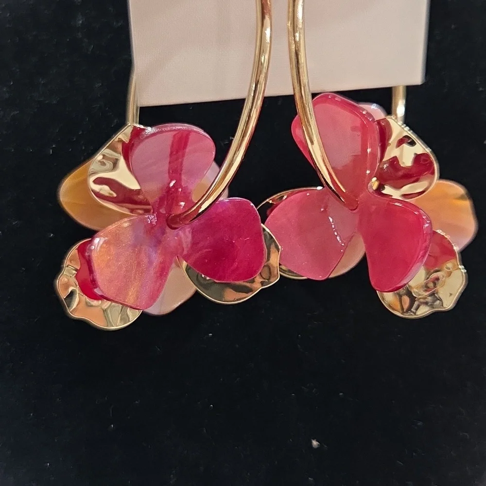💕▪️Piper K ▪️Gold and Pink Floral Hoop Earrings